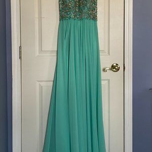 NEVER WORN Size 2 Faviana Glamour Prom/Homecoming/Gala Gown